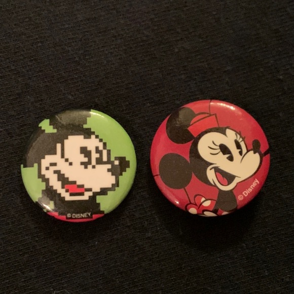 Mickey and Minnie Mouse buttons set of 2 - Picture 1 of 3